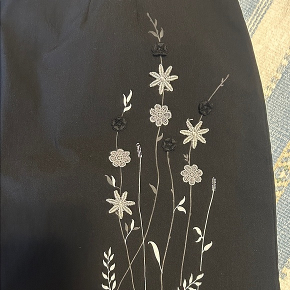Elegant Black Floral Embroidered y2k plus size Skirt - Picture 4 of 6